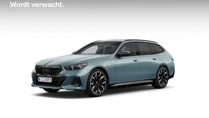 Groen Occasion 2025 BMW 550e M Sport Stationwagen | € 85.895 (Eerlijke prijs)