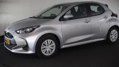 Grijs Gebruikt 2024 Toyota Yaris Hybrid Comfort Hatchback | € 23.500 (Eerlijke prijs)