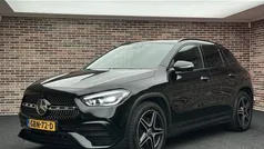 Zwart, metallic lak Gebruikt 2021 Mercedes GLA180 Business SUV | € 34.900 (Eerlijke prijs)