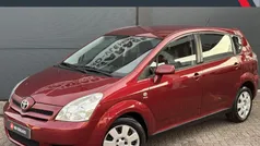 Rood Gebruikt 2004 Toyota Corolla Verso Terra MPV | € 4.440 (Eerlijke prijs)