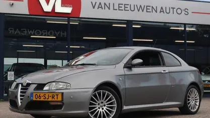 Grijs, metallic lak Gebruikt 2006 Alfa Romeo GT Distinctive Coupé | € 3.948 (Goede deal)
