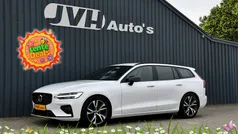 Wit, metallic lak Gebruikt 2021 Volvo V60 R-Design Stationwagen | € 33.750 (Eerlijke prijs)