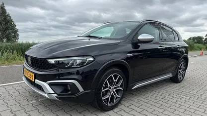 Zwart Gebruikt 2021 Fiat Tipo Cross Hatchback | € 14.950 (Eerlijke prijs)