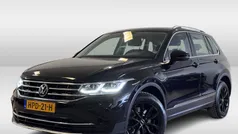 Zwart Gebruikt 2021 VW Tiguan Elegance SUV | € 29.925 (Eerlijke prijs)