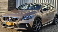 Bruin Gebruikt 2013 Volvo V40 CC Stationwagen | € 15.950 (Eerlijke prijs)