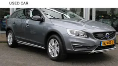 Grijs Gebruikt 2017 Volvo V60 CC Stationwagen | € 17.500 (Goede deal)