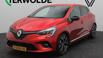 Rood Gebruikt 2023 Renault Clio V Techno Hatchback | € 23.340 (Eerlijke prijs)