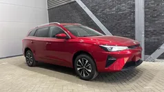 Rood, metallic lak Nieuw 2025 MG MG5 EV Long Range Comfort Stationwagen | € 25.800 (Super prijs)