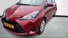 Rood Gebruikt 2019 Toyota Yaris Hybrid Active Hatchback | € 15.850 (Eerlijke prijs)