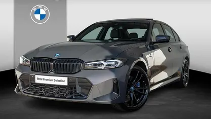 Grijs (metallic) Occasion 2024 BMW 320e M Sport Sedan | € 43.400 (Eerlijke prijs)