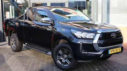Zwart Occasion 2022 Toyota HiLux Pickup | € 39.995 (Super prijs)
