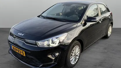 Zwart Gebruikt 2023 Kia Rio Hatchback | € 21.899 (Eerlijke prijs)