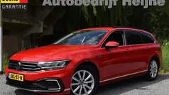 Rood, metallic lak Gebruikt 2021 VW Passat Business Stationwagen | € 22.445 (Goede deal)