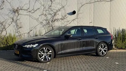 Occasion 2020 Volvo V60 R-Design Stationwagen | € 30.894 (Eerlijke prijs)