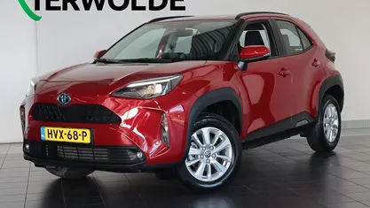Rood Occasion 2023 Toyota Yaris Cross Comfort SUV | € 24.340 (Eerlijke prijs)