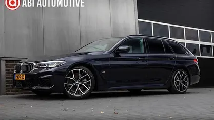 Zwart Gebruikt 2021 BMW 520 Executive Stationwagen | € 31.945 (Eerlijke prijs)