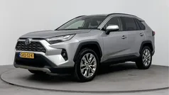 Grijs, metallic lak Gebruikt 2024 Toyota RAV4 Executive SUV | € 47.945 (Eerlijke prijs)
