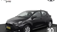 Zwart Gebruikt 2024 Toyota Yaris Hybrid Hatchback | € 23.950 (Eerlijke prijs)