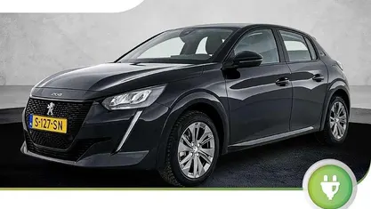 Zwart Gebruikt 2023 Peugeot e-208 Active Hatchback | € 18.225 (Eerlijke prijs)