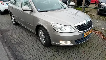 Occasion 2010 Skoda Octavia Elegance Stationwagen | € 1.250 (Super prijs)