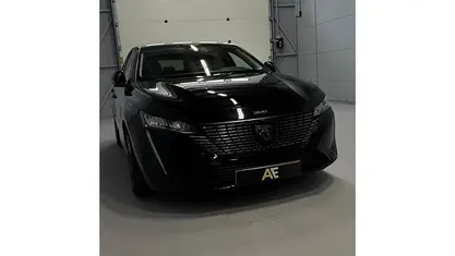 Zwart Gebruikt 2022 Peugeot 308 Allure Hatchback | € 19.500 (Eerlijke prijs)