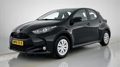 Zwart Gebruikt 2024 Toyota Yaris Hybrid Active Hatchback | € 23.445 (Eerlijke prijs)