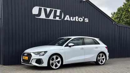 Wit Gebruikt 2021 Audi A3 Sportback e-tron S-Line Hatchback | € 24.500 (Super prijs)