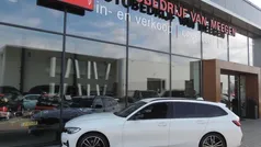 Wit Gebruikt 2020 BMW 318 Executive Stationwagen | € 29.990 (Eerlijke prijs)