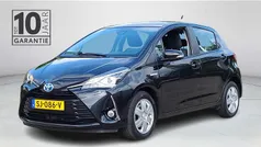 Zwart Gebruikt 2017 Toyota Yaris Hybrid Hatchback | € 14.950 (Eerlijke prijs)