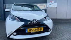 Gebruikt 2015 Toyota Aygo X-play Hatchback | € 6.999 (Eerlijke prijs)