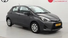 Grijs Gebruikt 2014 Toyota Yaris Hybrid Hatchback | € 11.999 (Eerlijke prijs)