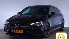 Zwart, metallic lak Gebruikt 2022 Mercedes CLA180 AMG Sedan | € 23.945 (Super prijs)