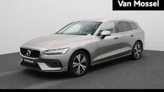 Grijs Gebruikt 2021 Volvo V60 Momentum Stationwagen | € 25.900 (Goede deal)