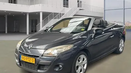 Occasion Renault Mégane Cabriolet Dynamique 131 PK (96 kW) 2011 Grijs, metallic lak Cabriolet