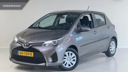 Grijs Occasion 2017 Toyota Yaris Hatchback | € 11.245 (Eerlijke prijs)