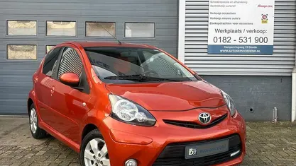 Oranje Gebruikt 2012 Toyota Aygo Hatchback | € 7.749 (Eerlijke prijs)