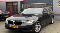 Grijs Gebruikt 2022 BMW 520 Comfort Edition Stationwagen | € 38.999 (Eerlijke prijs)