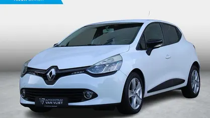 Wit Occasion 2013 Renault Clio IV Collection Hatchback | € 7.799 (Eerlijke prijs)