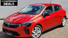 Rood Gebruikt 2023 Renault Clio V Evolution Hatchback | € 21.695 (Eerlijke prijs)