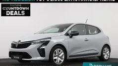 Gebruikt 2023 Renault Clio V Evolution Hatchback | € 22.695 (Eerlijke prijs)