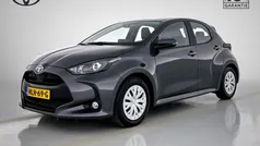 Grijs Gebruikt 2024 Toyota Yaris Hybrid Active Hatchback | € 22.945 (Eerlijke prijs)