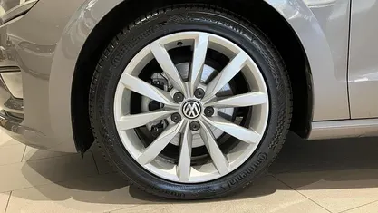 Grijs Gebruikt 2016 VW Golf Sportsvan Highline MPV | € 15.400 (Eerlijke prijs)