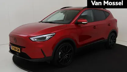 Rood Gebruikt 2023 MG ZS Luxury Sedan | € 21.995 (Eerlijke prijs)