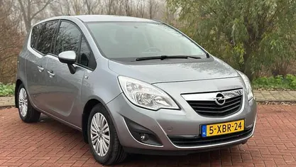 Grijs Occasion 2014 Opel Meriva Cosmo MPV | € 8.499 (Eerlijke prijs)
