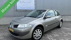 Grijs Gebruikt 2006 Renault Mégane II Business Hatchback | € 1.600 (Eerlijke prijs)