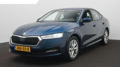 Blauw Gebruikt 2022 Skoda Octavia Business Line Hatchback | € 24.450 (Eerlijke prijs)