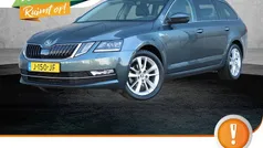 Grijs, metallic lak Gebruikt 2020 Skoda Octavia Stationwagen | € 21.900 (Eerlijke prijs)