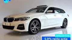 Wit Gebruikt 2021 BMW 320 Executive Stationwagen | € 29.945 (Eerlijke prijs)