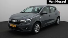 Grijs Gebruikt 2023 Dacia Sandero Expression Hatchback | € 17.935 (Eerlijke prijs)