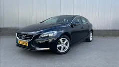 Zwart Gebruikt 2014 Volvo V40 Momentum Stationwagen | € 11.950 (Eerlijke prijs)